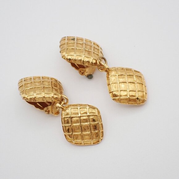CHANEL Matelasse Diamond Shape Drop Earrings Rhinestone Clip-On Gold - Picture 4 of 10